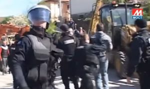 Pripadnici ROSU palicama i suzavcem na mještane Štrpca, 20 povrijeđenih