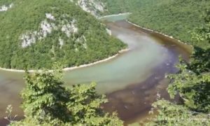 Mrlja u Vrbasu nije zagadila vodu za piće: Nadležni i dalje tvrde da su alge krive za mutnu rijeku!