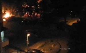 Detonacije uznemirile građane: U banjalučkom naselju Obilićevo izgorio automobil