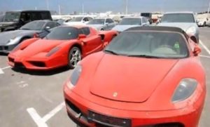 VIDEO – Groblje superautomobila: Hiljade luksuznih četvorotočkaša propada u pustinji
