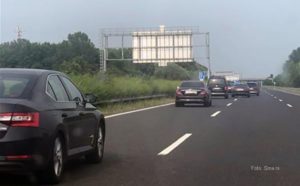 Dodik na putu za Budimpeštu, od granice sa Hrvatskom u pratnji 16 vozila