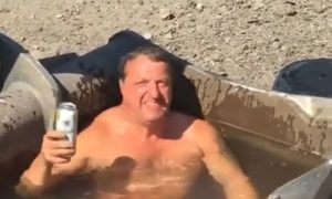 VIDEO – Pokazao u kakvom se “bazenu” rashlađuje i postao hit na internetu