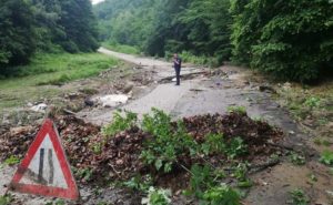 Obustavljen saobraćaj na putu Prijedor – Kostajnica: U Kostajnici proglašeno vanredno stanje
