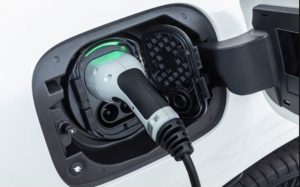 Cilj proizvođača automobila: Punjači za električna vozila na svakih 60 km auto-puta