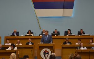 “Zaštitite interese RS”: Dodik poslanicima rekao da ako ne podrže njega, podržaće Komšića i Džaferovića