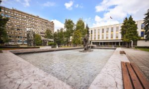 Obnovljena fontana ispred zgrade Narodne skupštine RS