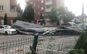 Snažno nevrijeme pogodilo Zagreb: Vjetar čupao krovove i rušio drveća