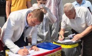 Prikupljanje potpisa za dvije građanske inicijative ulazi u završni čin: Stanivuković najavio novu peticiju za provjeru diploma svih zaposlenih u javnom sektoru