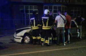 Dvije osobe povrijeđene u sudaru u Trnu, saobraćaj u potpunosti obustavljen