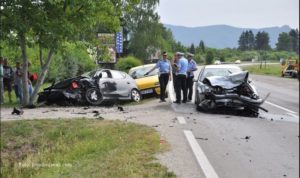 Sudar četiri automobila u Prijedoru, više lica povrijeđeno, među njima i dijete