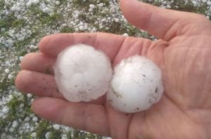 Oluja se sručila na zapadnu Srbiju: Vjetar nosio sve pred sobom, padao grad veličine teniske loptice