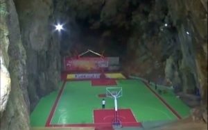 VIDEO – Kinezi napravili košarkaški teren u pećini