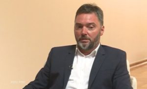 Košarac: Neprimjerenim izjavama, Abazović se dodvorava političarima u Sarajevu