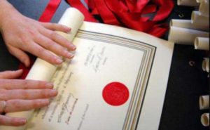 Otkrivene lažne diplome federalnih službenika