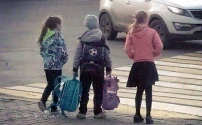 Fotografija koja je oduševila region: Ovaj gest dječaka daje nadu za bolju budućnost