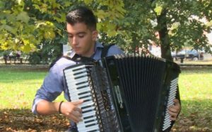 Mladi harmonikaš iz Banjaluke spaja klasičnu i narodnu muziku
