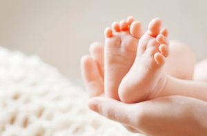 “Lomljava kao u filmu”: Crijep zbog stravičnog nevremena završio u krevecu bebe