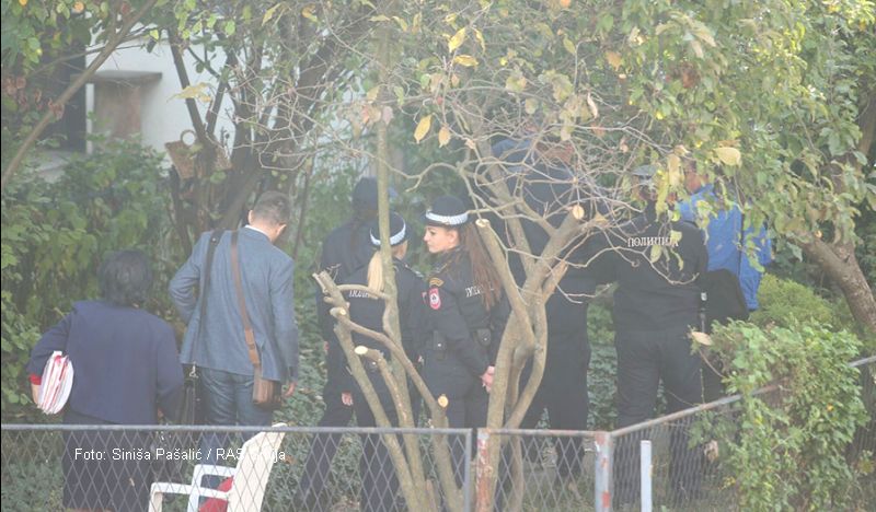Banjaluka – Policija deložira majku i kćerku iz stana, one prijete samoubistvom