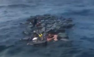 VIDEO – Luda scena na moru: Dileri plutali na splavu od kokaina