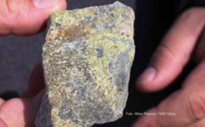 Pronašao pozlaćeni kamen na seoskom putu: Iz kamenoloma kreće zlatna groznica