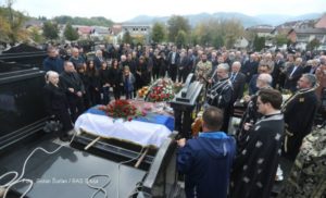 Sahrana generala VRS: Rijeka ljudi ispratila Manojla Milovanovića na vječni počinak