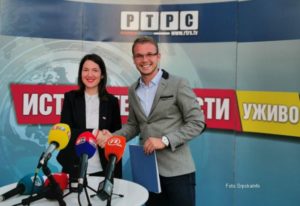 Trivićeva i Stanivuković ponovo čitaju vijesti ispred RTRS, najavili i goste