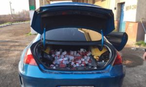 Nedozvoljena trgovina: Pronađeno 660 paklica cigareta u prtljažniku automobila
