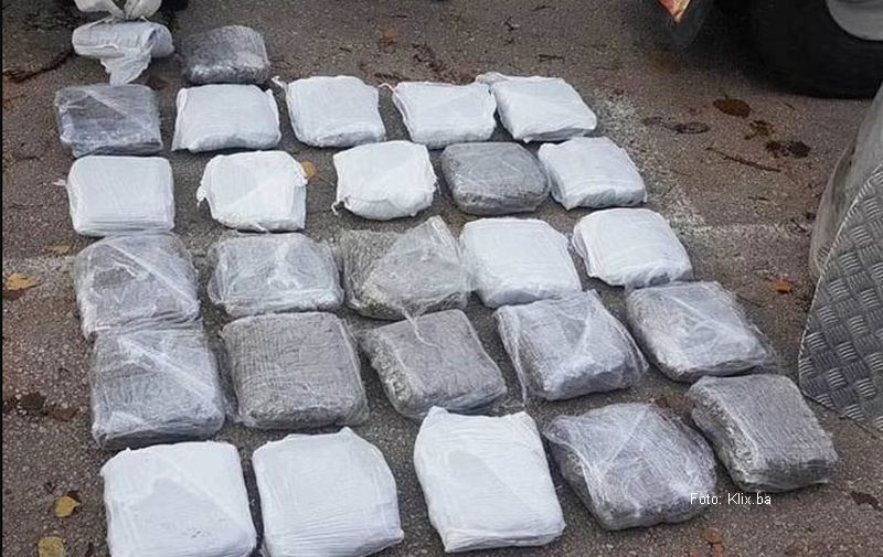 Hapšenje tokom pretresa: Pronađeni marihuana, halucinogene gljive i kanabis