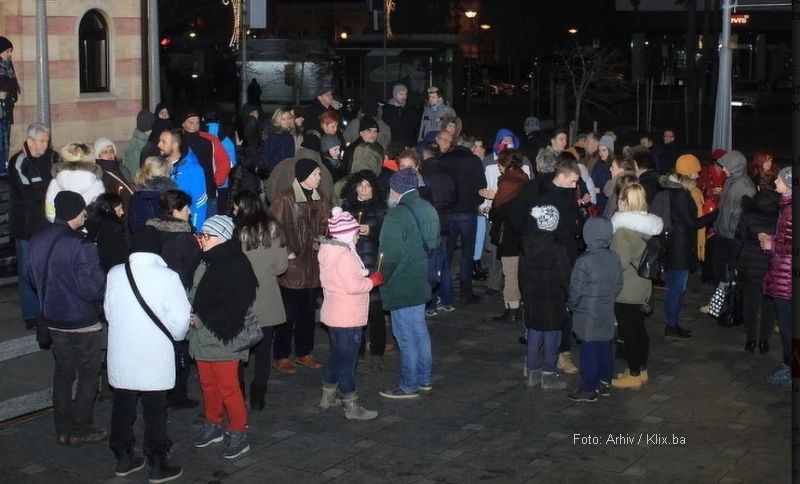 Policajci ponovo tjeraju članove grupe “Pravda za Davida” s Trga Krajine u Banjaluci