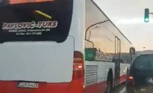 VIDEO – Rizično ponašanje vozača gradskog autobusa u Banjaluci