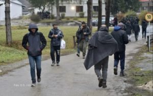 Policija “budno prati” svaki njihov korak: Među migrantima u Prijedoru 60 žena