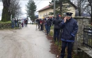 Novinarima zabranjen prilaz Vučjaku, sprema se deportacija migranata prema Sarajevu