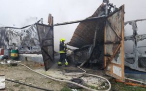 Požar u Banjaluci: Izgorjeli hala i automobil na auto-otpadu
