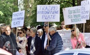 Žestoka novogodišnja čestitka sindikalaca poslodavcima: Povećajte plate ili zatvarajte radnje