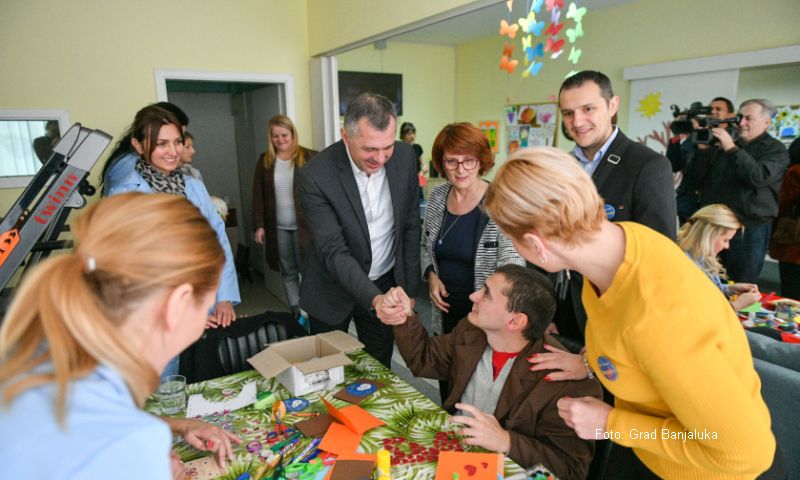 Radojičić posjetio Udruženje za pomoć licima sa autizmom „Djeca svjetlosti“