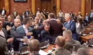 VIDEO – Incident u Skupštini Srbije