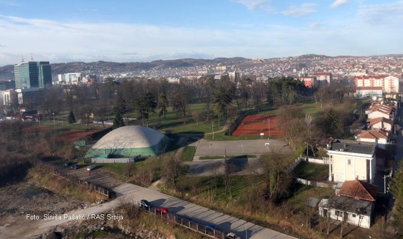 “Zeleni grad u problemima” – Strani konsultanti zapeli na ustavnom poretku