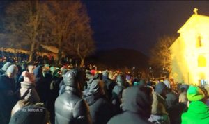 Hiljade građana Berana na molebanu, okupile se i porodice policajaca i vojnika