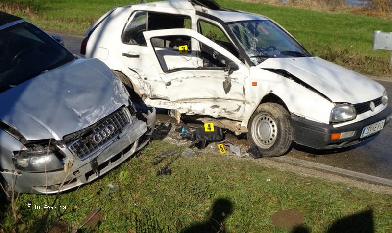 U saobraćajnoj nesreći poginula žena, dvije osobe povrijeđene