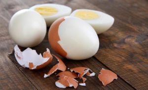 Trik iskusnih kuvara: Evo kako lako da prepoznate koje jaje je skuvano
