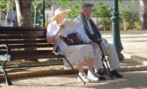 Dodik: Starijim licima od 65 godina u RS biće dozvoljeno dva dana sedmično kretanje od 7 do 10 sati