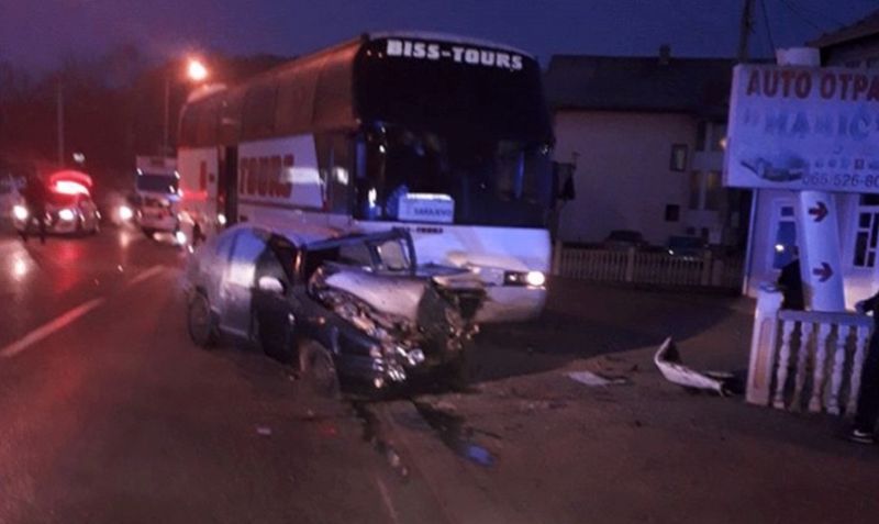 Muškarac povrijeđen u sudaru automobila i autobusa u Klašnicama
