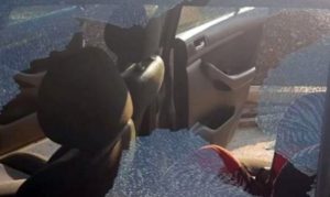 VIDEO – Muškarac zalutalim metkom pogođen u vožnji