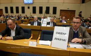 Burno na početku sjednice NSRS: Žestoka rasprava, opozicija traži smjenu Dragana Lukača