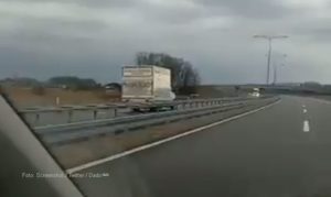 VIDEO: Na autoputu Banjaluka – Gradiška vozio kamion u suprotnom smjeru