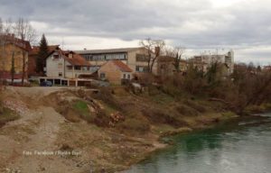 Počela sanacija klizišta na obali Vrbasa kod novog mosta