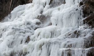 VIDEO – Na Krimu zamrzao vodopad