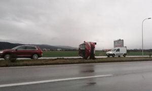 Prevrnuo se automobil kod Prijedorske petlje