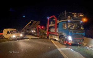 Pijanom vozaču iz BiH s prikolice poispadali automobili, sreća pa niko nije stradao