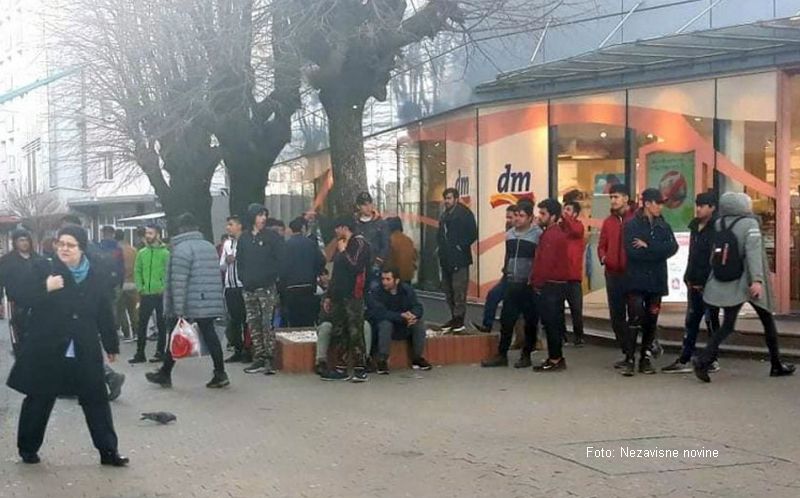 Građani u izolaciji, migranti na ulicama